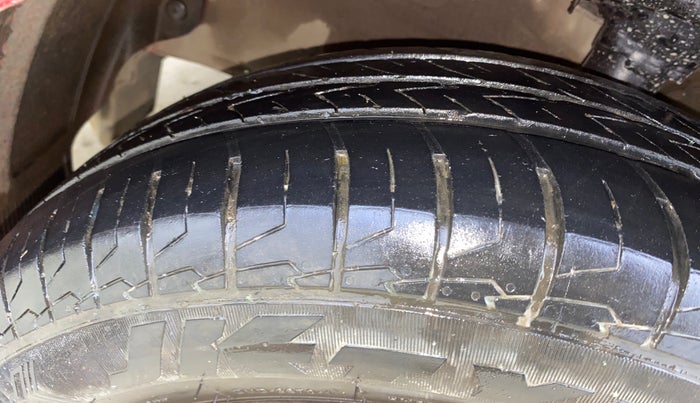 2017 Hyundai Verna FLUIDIC 4S 1.4 VTVT, CNG, Manual, 1,05,023 km, Left Front Tyre Tread