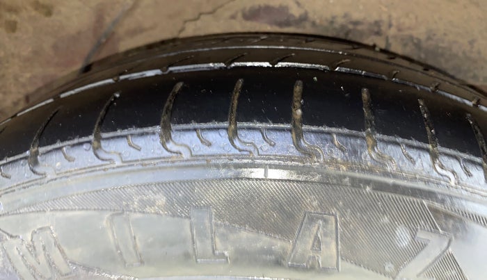 2017 Hyundai Verna FLUIDIC 4S 1.4 VTVT, CNG, Manual, 1,05,023 km, Left Rear Tyre Tread