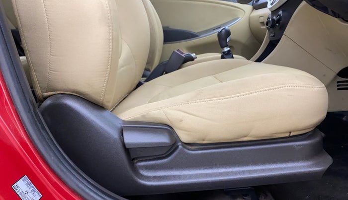 2017 Hyundai Verna FLUIDIC 4S 1.4 VTVT, CNG, Manual, 1,05,023 km, Driver Side Adjustment Panel