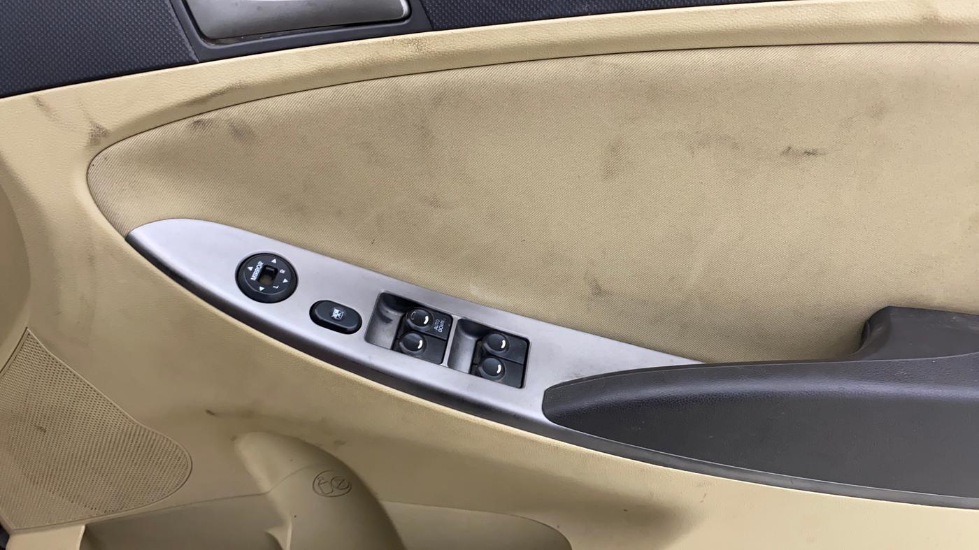 2017 Hyundai Verna FLUIDIC 4S 1.4 VTVT, CNG, Manual, 1,23,456 km, Driver Side Door Panels Control