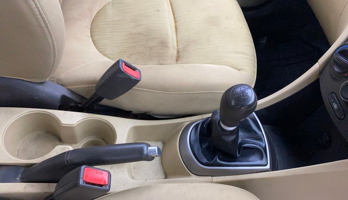 2017 Hyundai Verna FLUIDIC 4S 1.4 VTVT, CNG, Manual, 1,05,023 km, Gear Lever