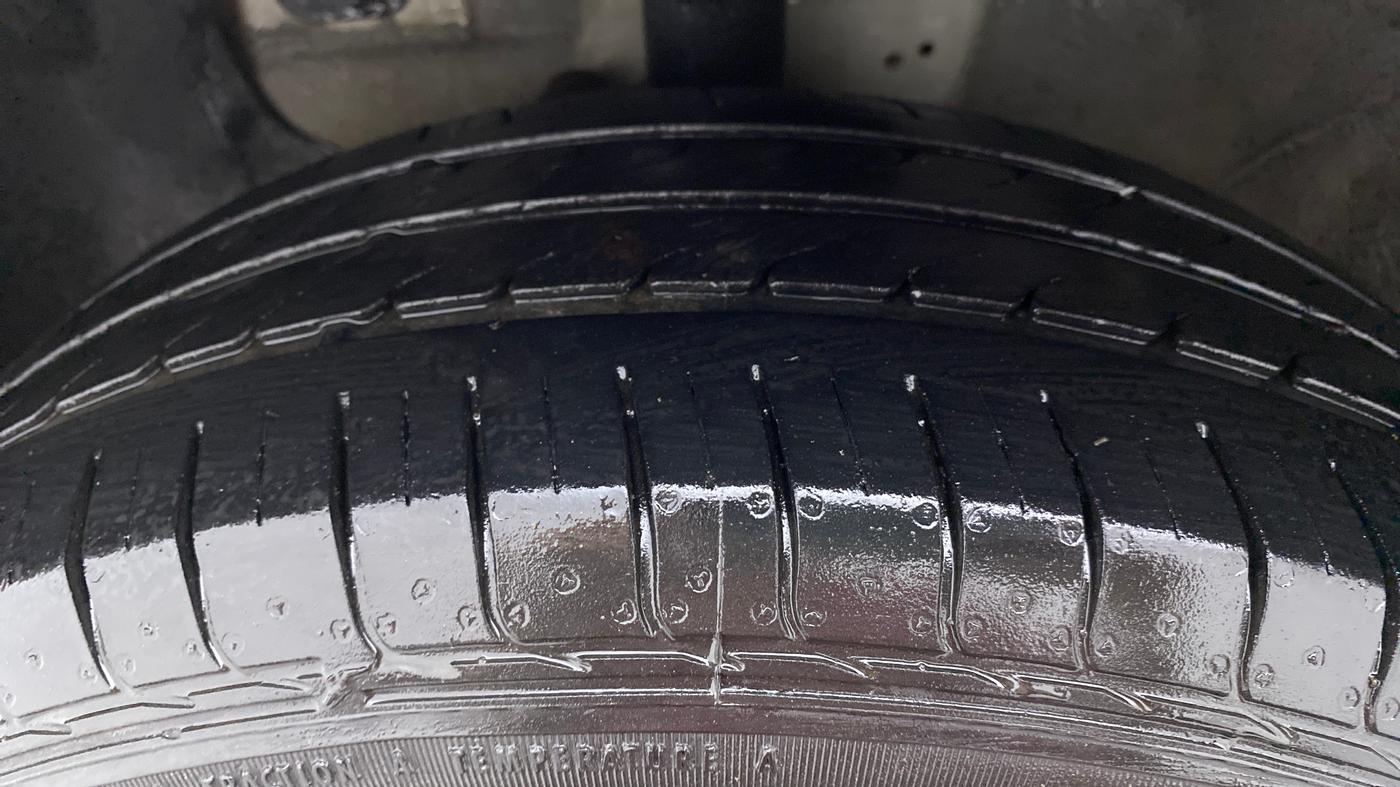 2017 Hyundai Elite i20 MAGNA 1.2, Petrol, Manual, 29,151 km, Left Front Tyre Tread