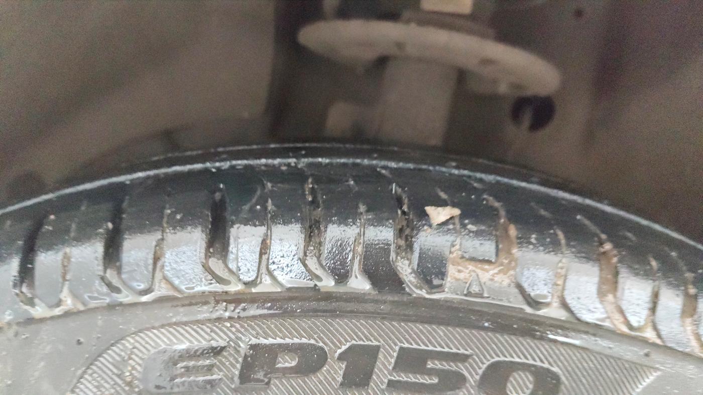 2017 Maruti Dzire VXI, Petrol, Manual, 62,502 km, Left Front Tyre Tread