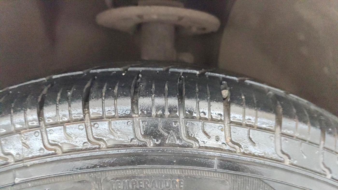 2017 Maruti Dzire VXI, Petrol, Manual, 62,502 km, Right Front Tyre Tread