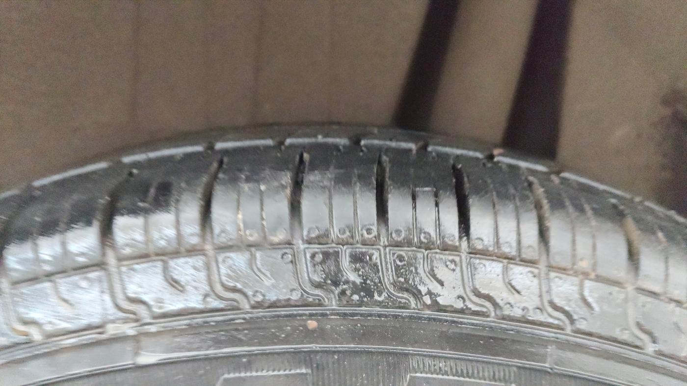 2017 Maruti Dzire VXI, Petrol, Manual, 62,502 km, Left Rear Tyre Tread