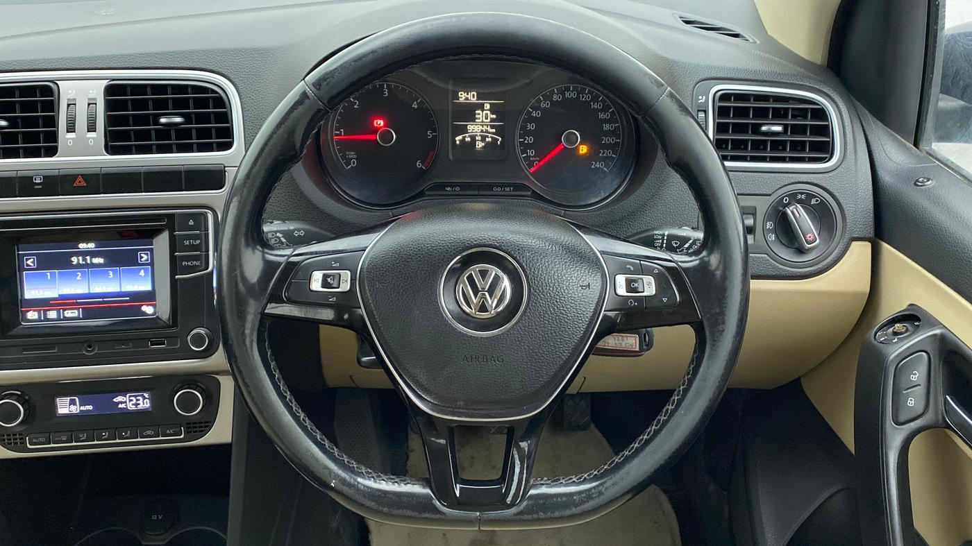 2017 Volkswagen Polo HIGHLINE1.5L, Diesel, Manual, 99,844 km, Steering Wheel Close Up