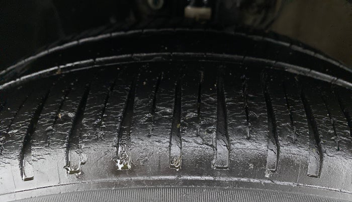 2017 Volkswagen Polo HIGHLINE1.5L, Diesel, Manual, 99,844 km, Left Front Tyre Tread