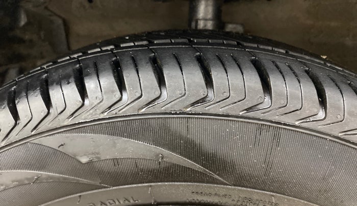 2013 Maruti Swift ZDI, Diesel, Manual, 1,02,438 km, Left Front Tyre Tread