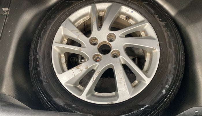 2013 Maruti Swift ZDI, Diesel, Manual, 1,02,438 km, Spare Tyre