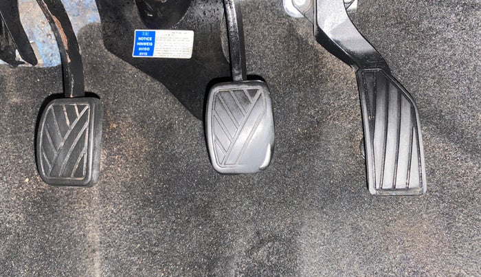 2013 Maruti Swift ZDI, Diesel, Manual, 1,02,438 km, Pedals