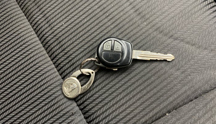 2013 Maruti Swift ZDI, Diesel, Manual, 1,02,438 km, Key Close Up