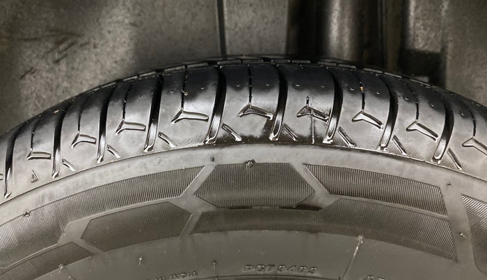 2013 Maruti Swift ZDI, Diesel, Manual, 1,02,438 km, Left Rear Tyre Tread