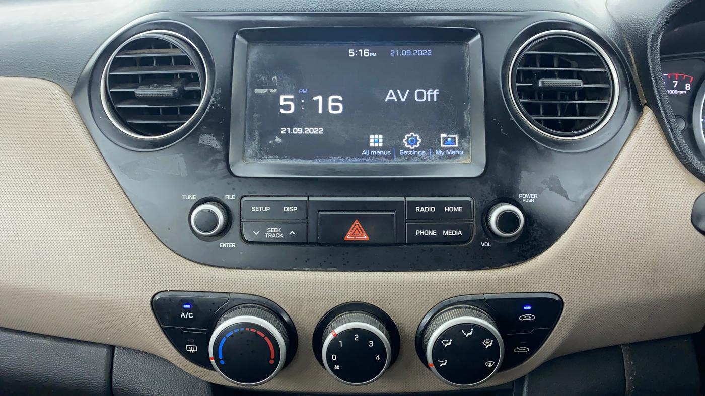 2017 Hyundai Grand i10 1.2 KAPPA SPORTZ (O), Petrol, Manual, 93,885 km, Air Conditioner