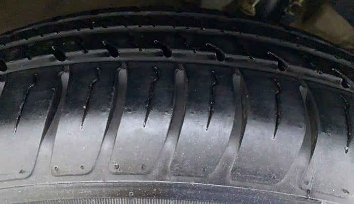 2020 Maruti Dzire VXI AMT, Petrol, Automatic, 17,157 km, Right Rear Tyre Tread