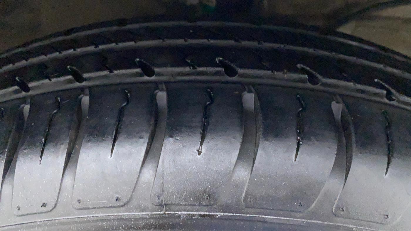 2020 Maruti Dzire VXI AMT, Petrol, Automatic, 17,157 km, Left Front Tyre Tread
