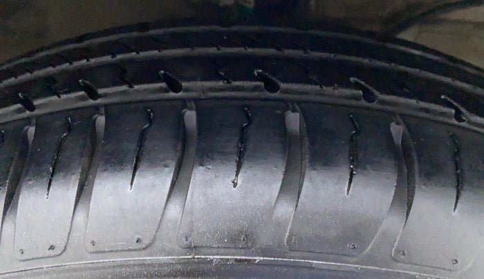 2020 Maruti Dzire VXI AMT, Petrol, Automatic, 17,157 km, Left Front Tyre Tread