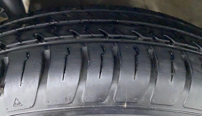 2020 Maruti Dzire VXI AMT, Petrol, Automatic, 17,157 km, Right Front Tyre Tread