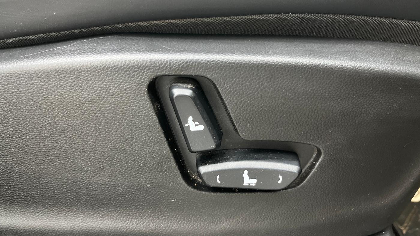 2022 MG HECTOR SHARP 1.5 PETROL CVT, Petrol, Automatic, 25,827 km, Driver Side Adjustment Panel