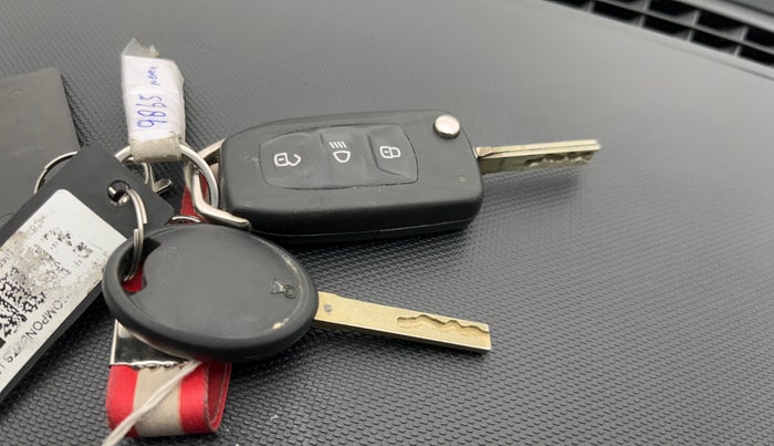 2019 Tata NEXON XM PETROL, Petrol, Manual, 72,768 km, Key Close Up