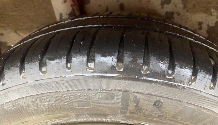 2013 Honda Brio S MT, Petrol, Manual, 67,800 km, Right Rear Tyre Tread