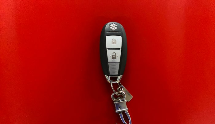 2017 Maruti Baleno ZETA PETROL 1.2, Petrol, Manual, 1,05,591 km, Key Close Up