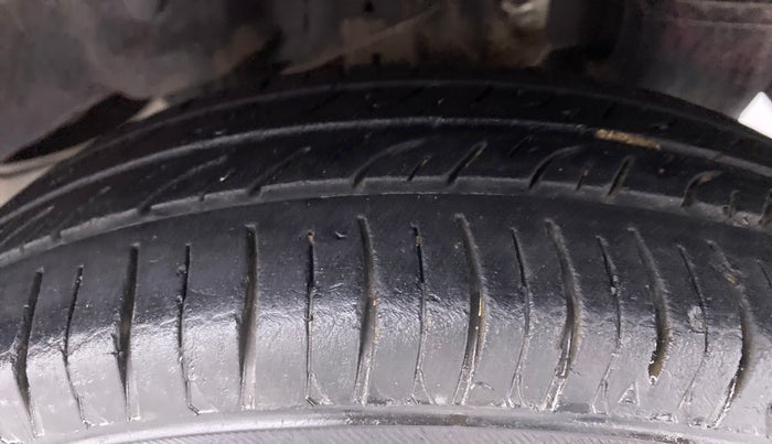 2014 Hyundai Eon ERA PLUS, Petrol, Manual, 69,228 km, Left Rear Tyre Tread