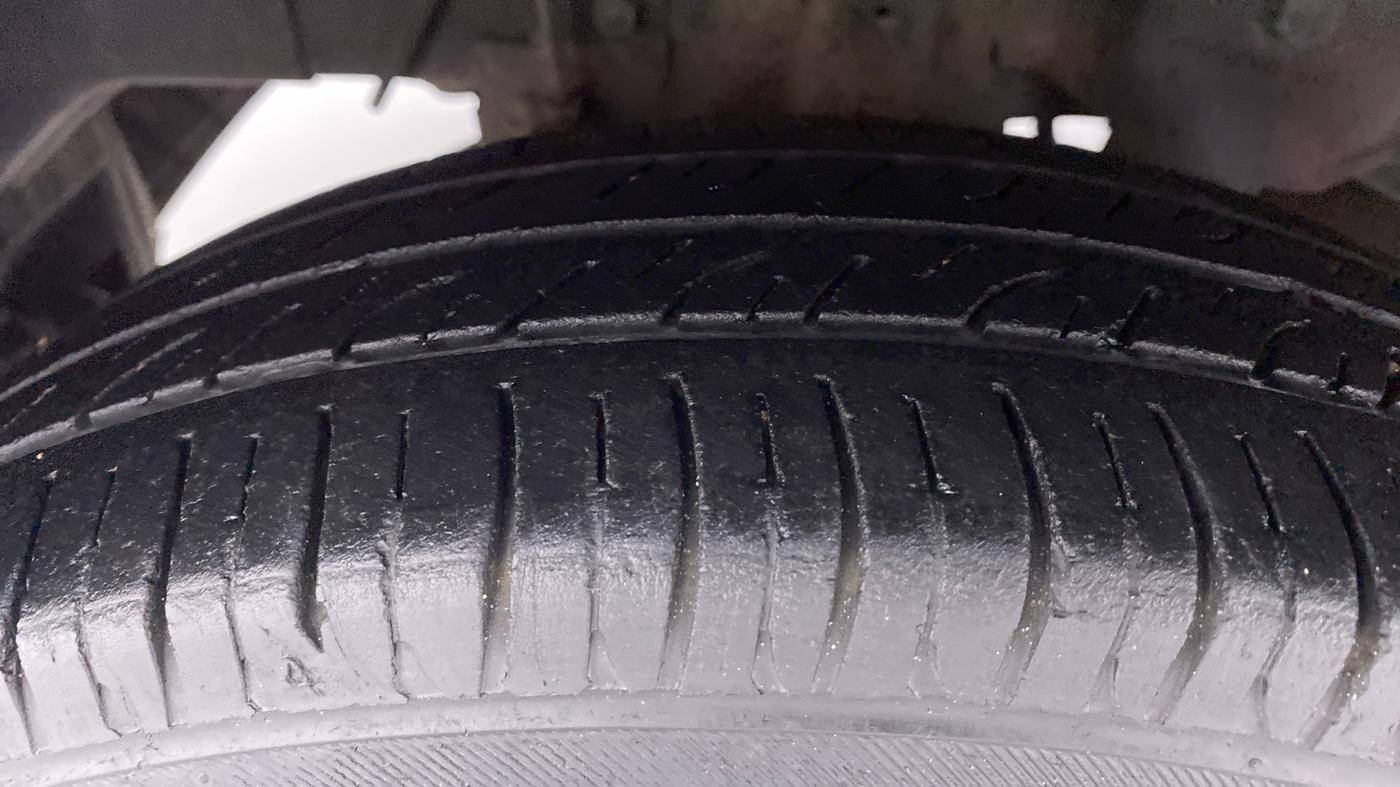 2014 Hyundai Eon ERA PLUS, Petrol, Manual, 69,228 km, Right Rear Tyre Tread