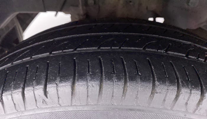 2014 Hyundai Eon ERA PLUS, Petrol, Manual, 69,228 km, Right Rear Tyre Tread