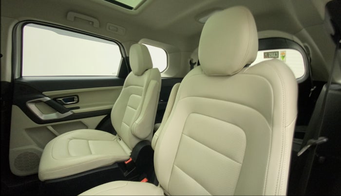 2021 Tata Safari XZA PLUS 6S, Diesel, Automatic, 92,333 km, Right Side Rear Door Cabin