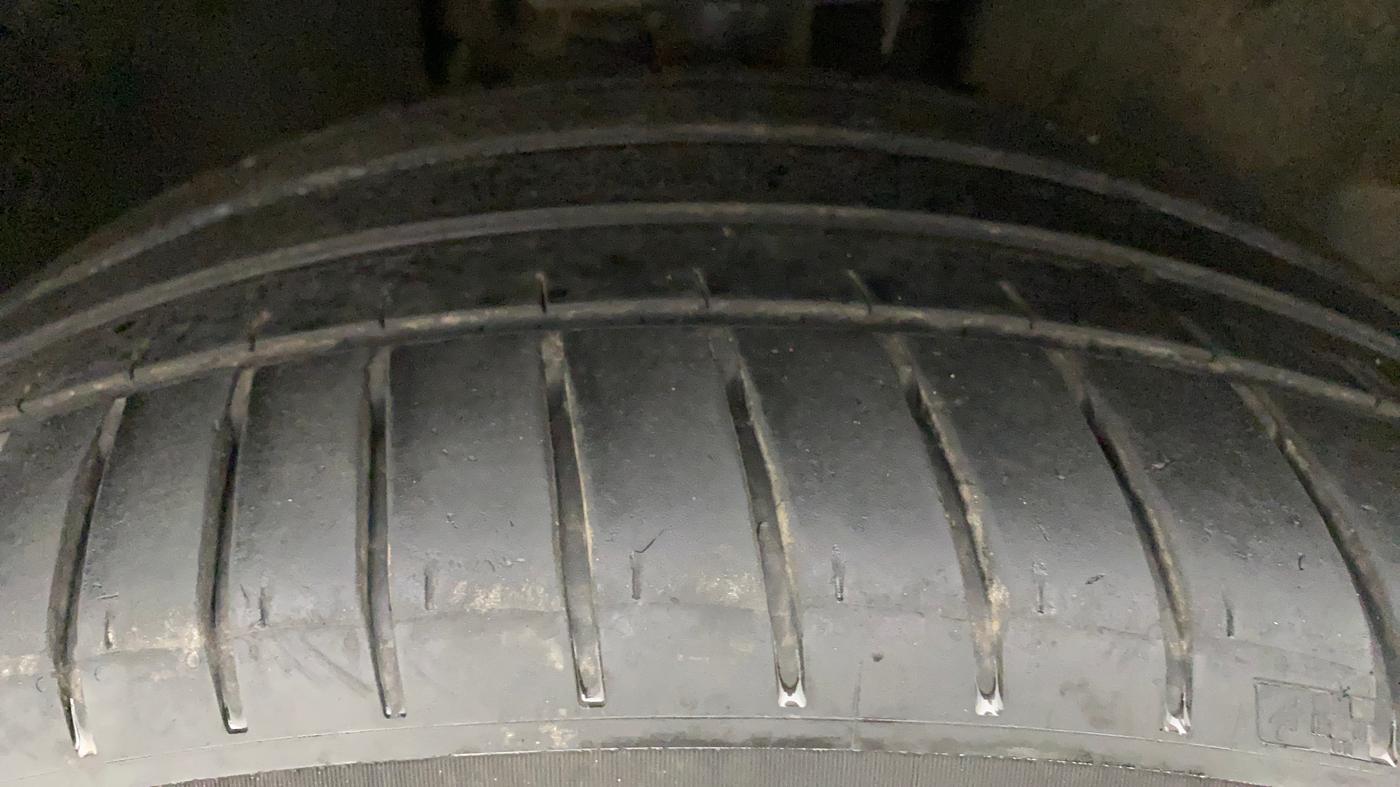 2021 Tata Safari XZA PLUS 6S, Diesel, Automatic, 92,333 km, Right Front Tyre Tread
