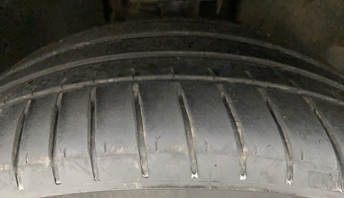 2021 Tata Safari XZA PLUS 6S, Diesel, Automatic, 92,333 km, Right Front Tyre Tread