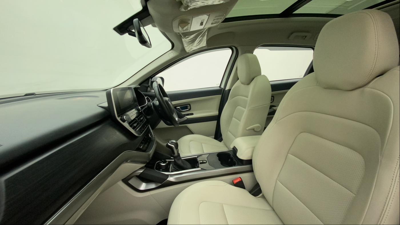 2021 Tata Safari XZA PLUS 6S, Diesel, Automatic, 92,333 km, Right Side Front Door Cabin