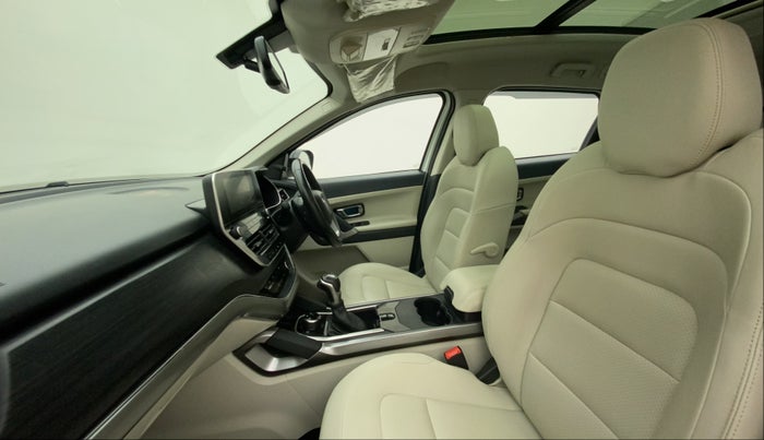 2021 Tata Safari XZA PLUS 6S, Diesel, Automatic, 92,333 km, Right Side Front Door Cabin