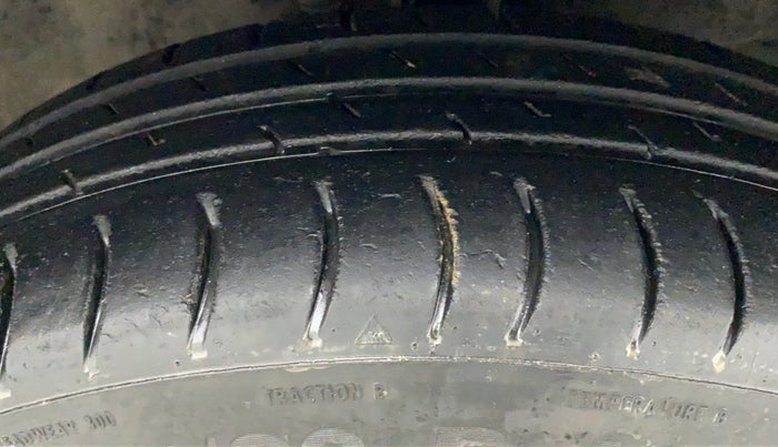 2010 Maruti Wagon R 1.0 LXI, Petrol, Manual, 86,967 km, Right Front Tyre Tread