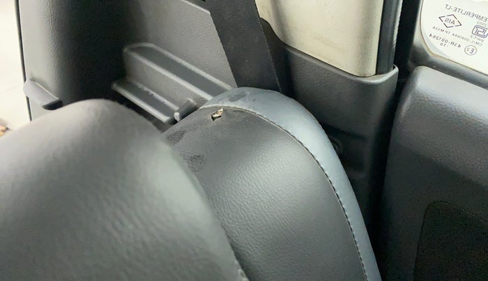 2010 Maruti Wagon R 1.0 LXI, Petrol, Manual, 86,967 km, Second-row left seat - Seat adjuster lever broken but working
