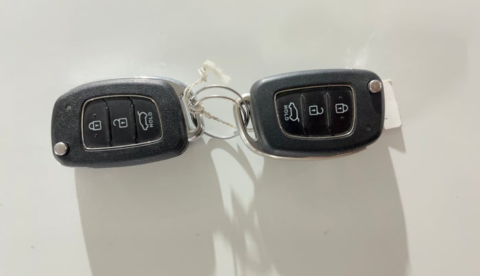 2018 Hyundai Creta E PLUS 1.6 PETROL, Petrol, Manual, 60,896 km, Key Close Up