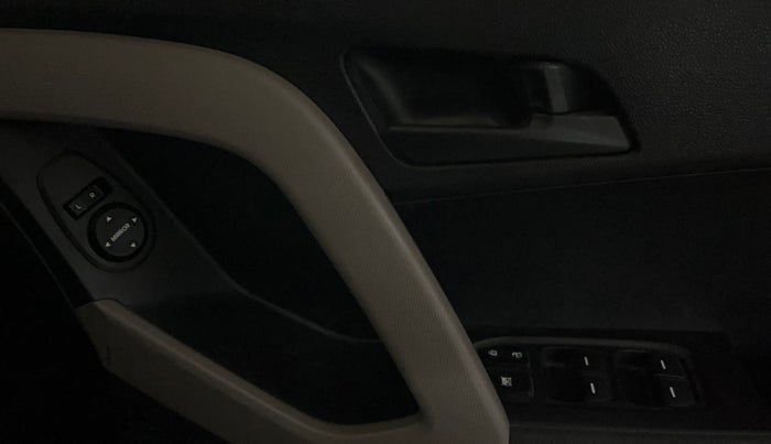 2018 Hyundai Creta E PLUS 1.6 PETROL, Petrol, Manual, 60,896 km, Driver Side Door Panels Control