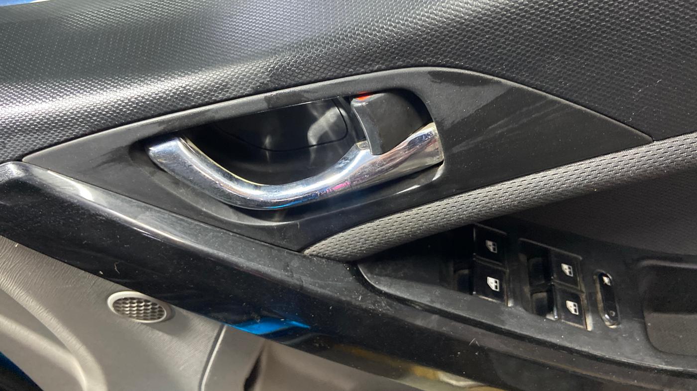 2018 Tata NEXON XZ DIESEL, Diesel, Manual, 1,10,350 km, Driver Side Door Panels Control