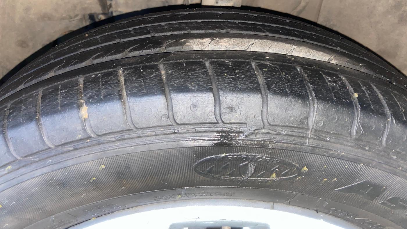 2018 Tata NEXON XZ DIESEL, Diesel, Manual, 1,10,350 km, Left Front Tyre Tread