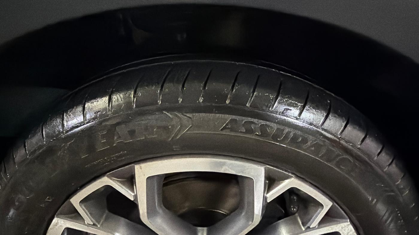 2021 Skoda KUSHAQ STYLE 1.0L TSI AT, Petrol, Automatic, 59,718 km, Right Front Tyre Tread