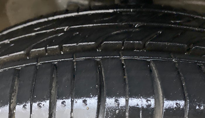 2012 Maruti Wagon R 1.0 VXI, Petrol, Manual, 32,013 km, Right Front Tyre Tread