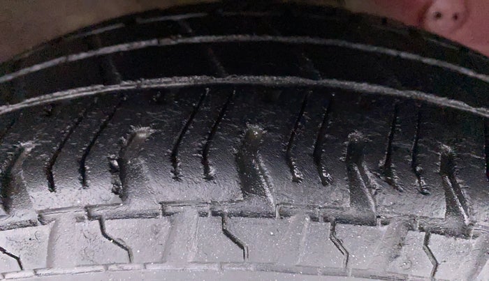 2015 Hyundai Eon ERA PLUS, Petrol, Manual, 77,021 km, Right Front Tyre Tread