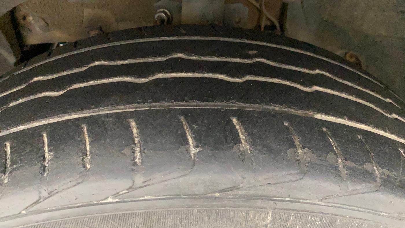 2018 Renault Duster 85 PS RXS MT DIESEL, Diesel, Manual, 1,12,221 km, Left Front Tyre Tread
