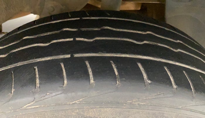 2018 Renault Duster 85 PS RXS MT DIESEL, Diesel, Manual, 1,12,221 km, Left Rear Tyre Tread