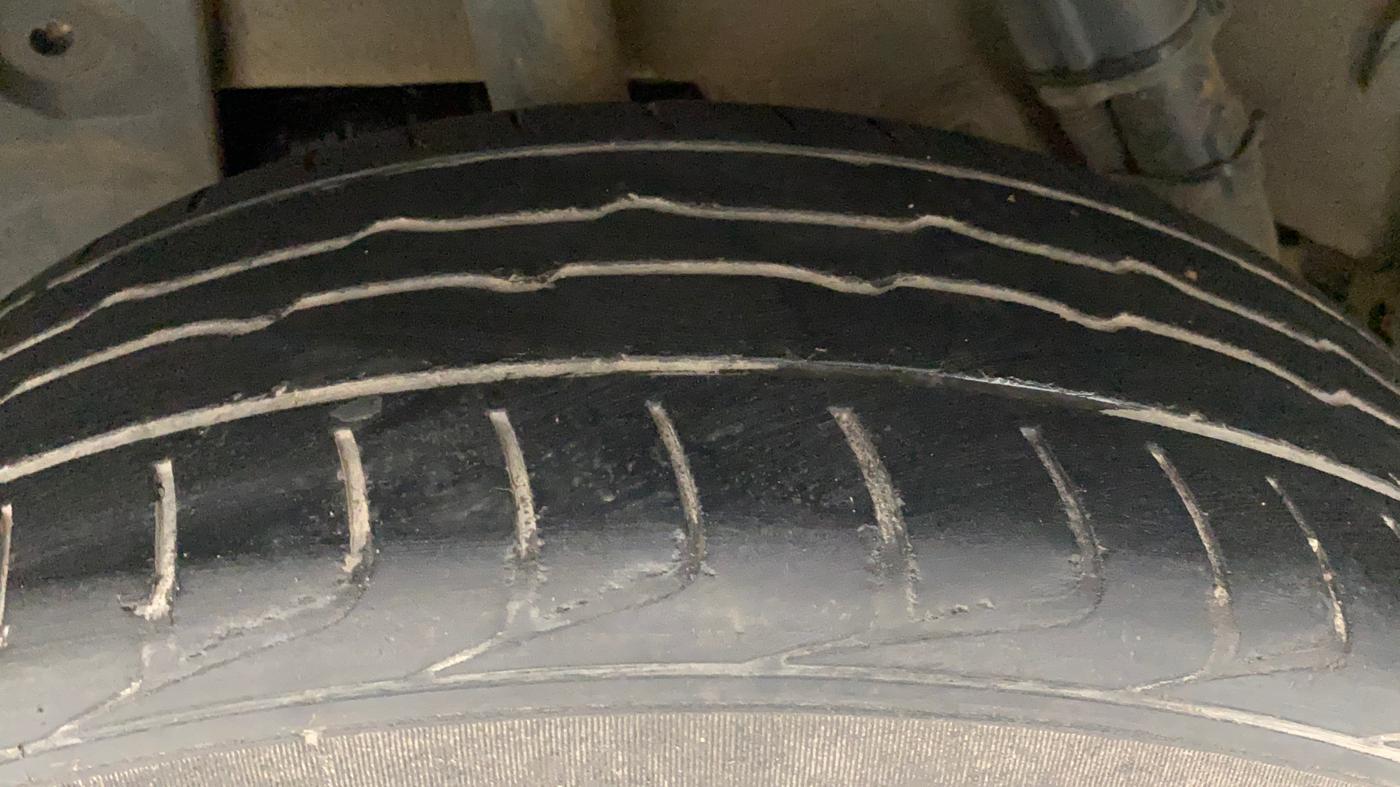 2018 Renault Duster 85 PS RXS MT DIESEL, Diesel, Manual, 1,12,221 km, Right Rear Tyre Tread