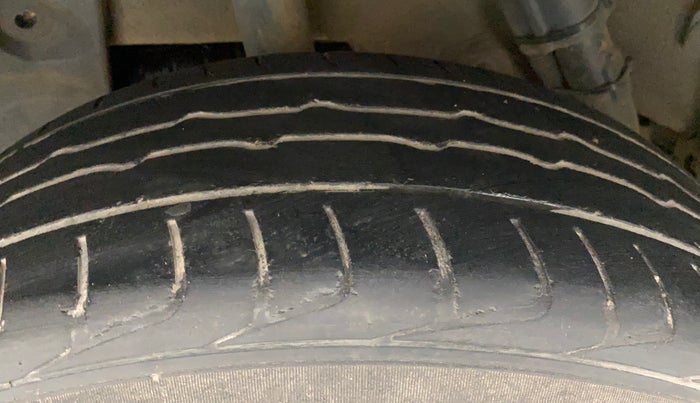 2018 Renault Duster 85 PS RXS MT DIESEL, Diesel, Manual, 1,12,221 km, Right Rear Tyre Tread