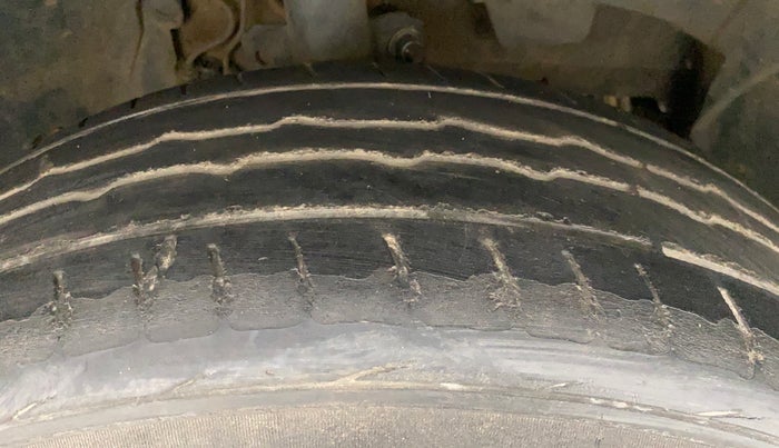 2018 Renault Duster 85 PS RXS MT DIESEL, Diesel, Manual, 1,12,221 km, Right Front Tyre Tread