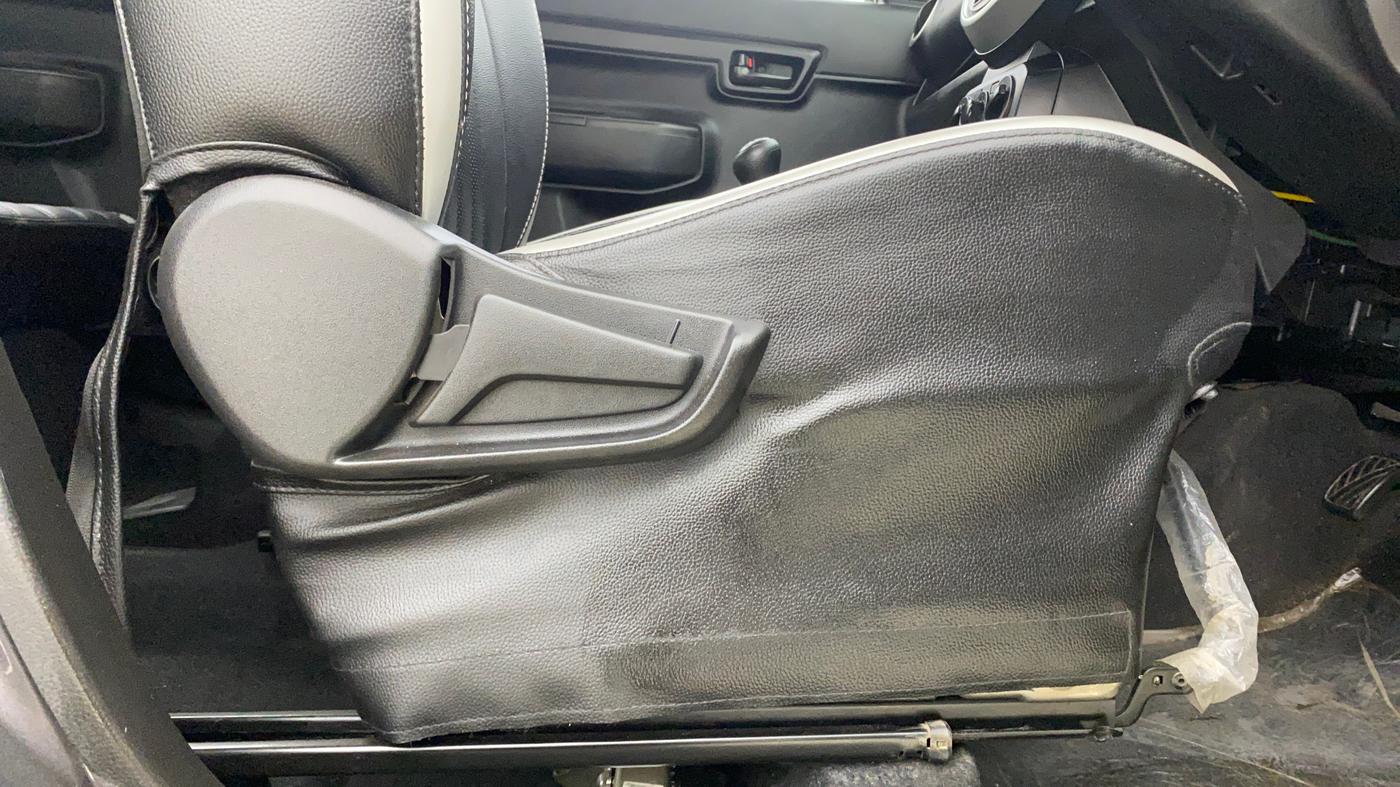 2019 Maruti S PRESSO VXI+, Petrol, Manual, 21,899 km, Driver Side Adjustment Panel