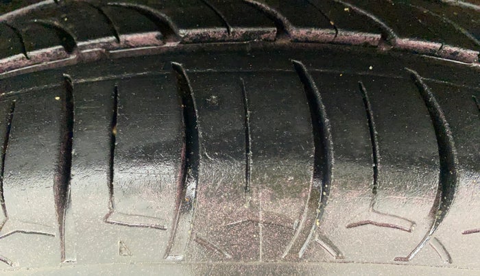 2018 Maruti Swift ZXI, Petrol, Manual, 1,34,900 km, Left Front Tyre Tread