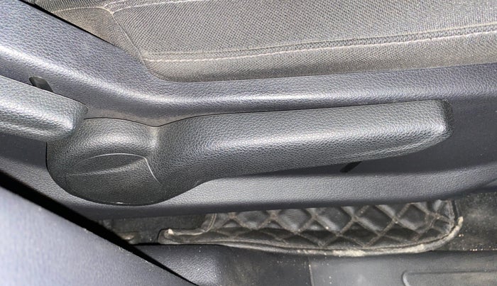 2021 Mahindra XUV700 AX 5 P MT 7 STR, Petrol, Manual, 11,809 km, Driver Side Adjustment Panel
